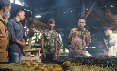 Ali Imron Meninjau Sentra Ikan Asap di Desa Kebondamar, Lampung Timur